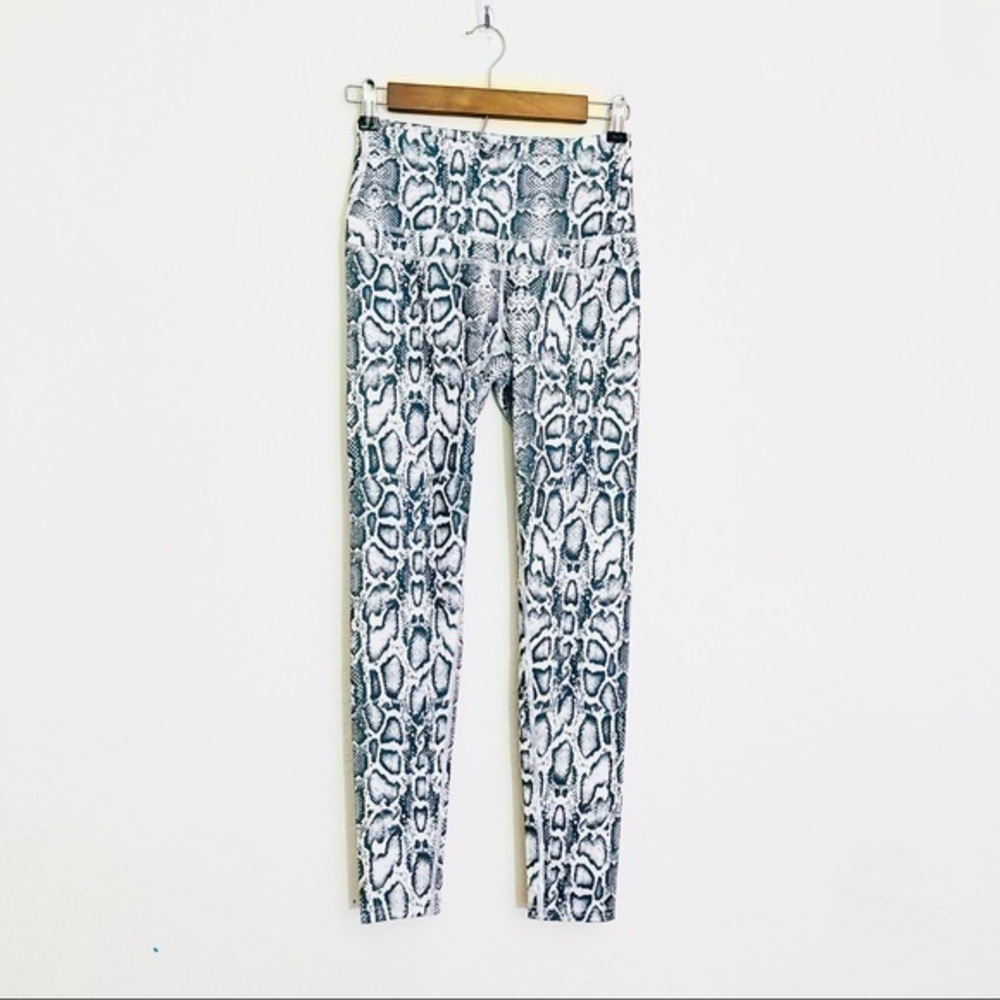 Savvi Fit Full Length Leopard Print Legging Size small